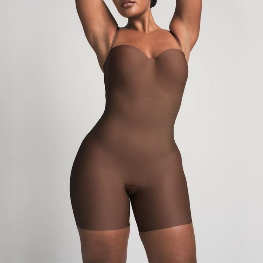 SKIMS BODY UNDERWIRE MID THIGH BODYSUIT